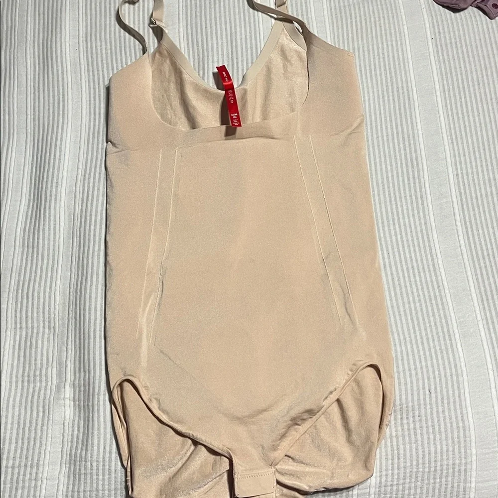 SPANX Nude Shapewear Bodysuit - Picture 1 of 4